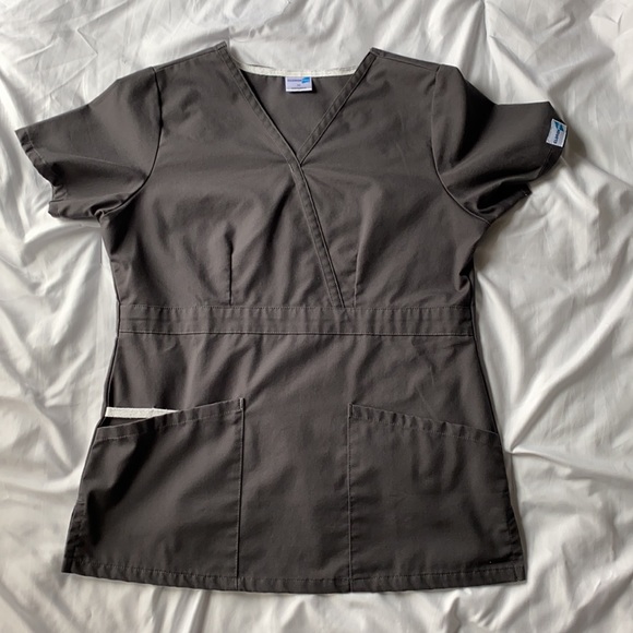 Gray matching scrubs - Picture 2 of 7